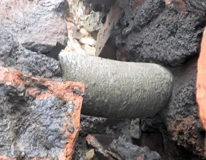 Exposed fully inflated M16 Helifix Sockfix anchor spanning a 300mm wide crack
