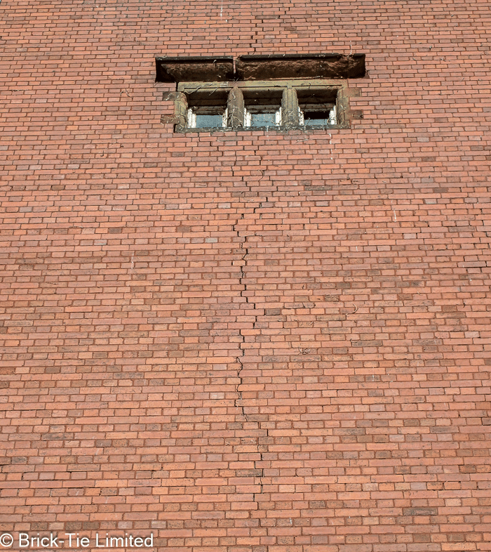 Cracked masonry - vertical